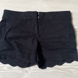 Loft size 4 black Riviera short
